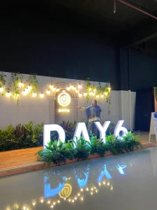 ENLIVENING THE SHI 2024 EVENT, PROMOTERS PREPARE IDOL-THEMED PHOTO SPOTS AT THE VENUE