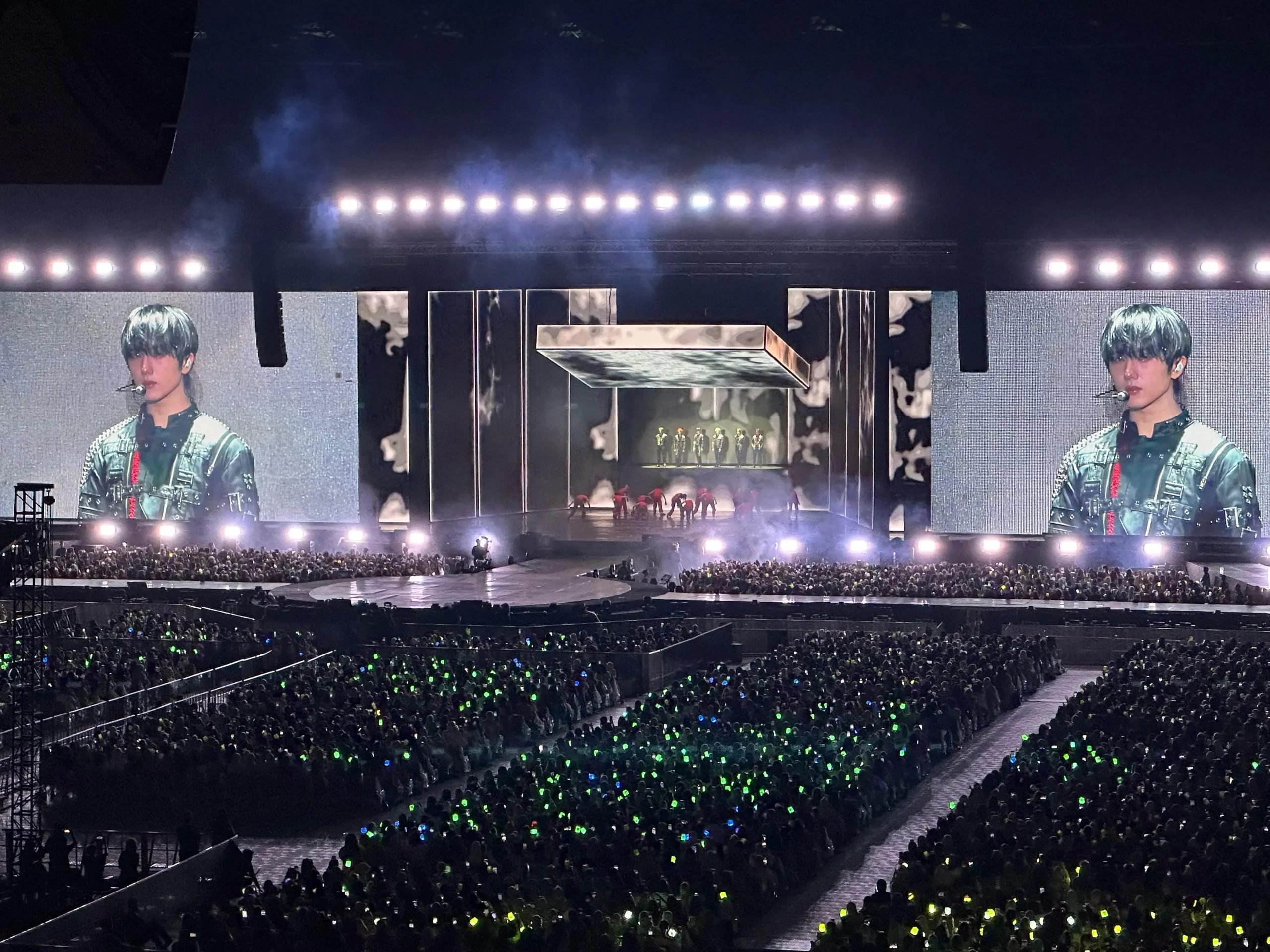 The Dream Show 3: Dream()Scape’ concert in Jakarta bringing warmth and spoiling fans’ longing.