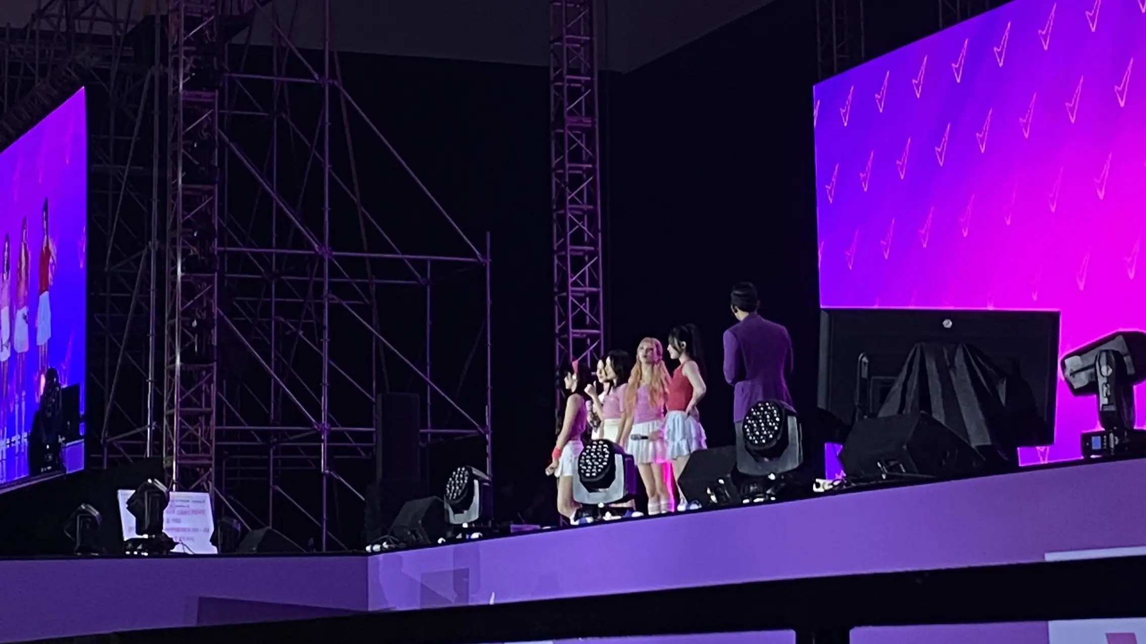 THE EXCITEMENT OF (G)I-DLE TO INDONESIA PERFORMING NEW SONGS TO EATING SPECIALTIES AT THE REXONA GLOW IT FEST EVENT
