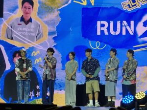 Wearing Batik, Running Man Members Sing ‘I Like It’ with Fans