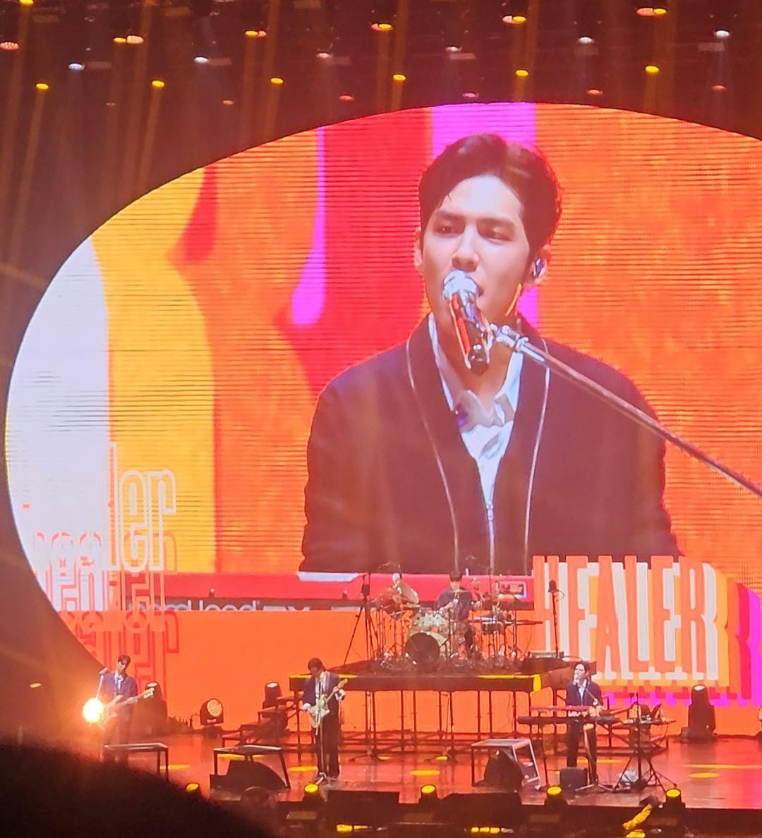 Aside from Wonpil, Now It’s Young K’s Turn to Change the Lyrics from “Gwenchana” to “Rapopo” in “Healer” at DAY6 3RD WORLD TOUR  in Jakarta.
