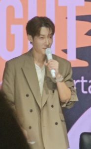 Choi Jin Hyuk’s Adorable Reaction to Trying Tempe Chips and Durian at His Jakarta Fan-Con