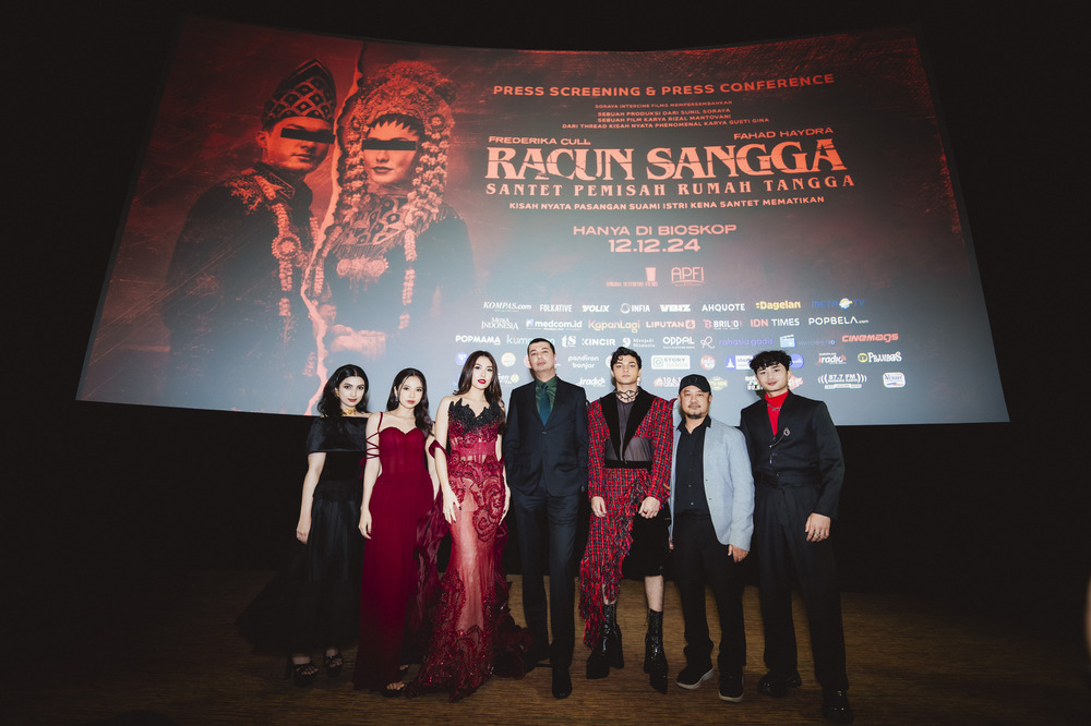 “Racun Sangga: Santet Pemisah Rumah Tangga” will bring psychological terror in this horror offering from Soraya Intercine Films. Coming to theaters on 12.12.2024!