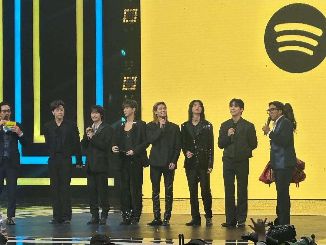 Chungha and Xdinary Heroes made a memorable appearance at the Spotify Wrapped 2024 Live in Indonesia