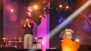 Excitement at Jung Hae In Fanmeeting in Jakarta: From Flirting with Fans, Playing Bekel, to Making Klepon – So Many Surprises!