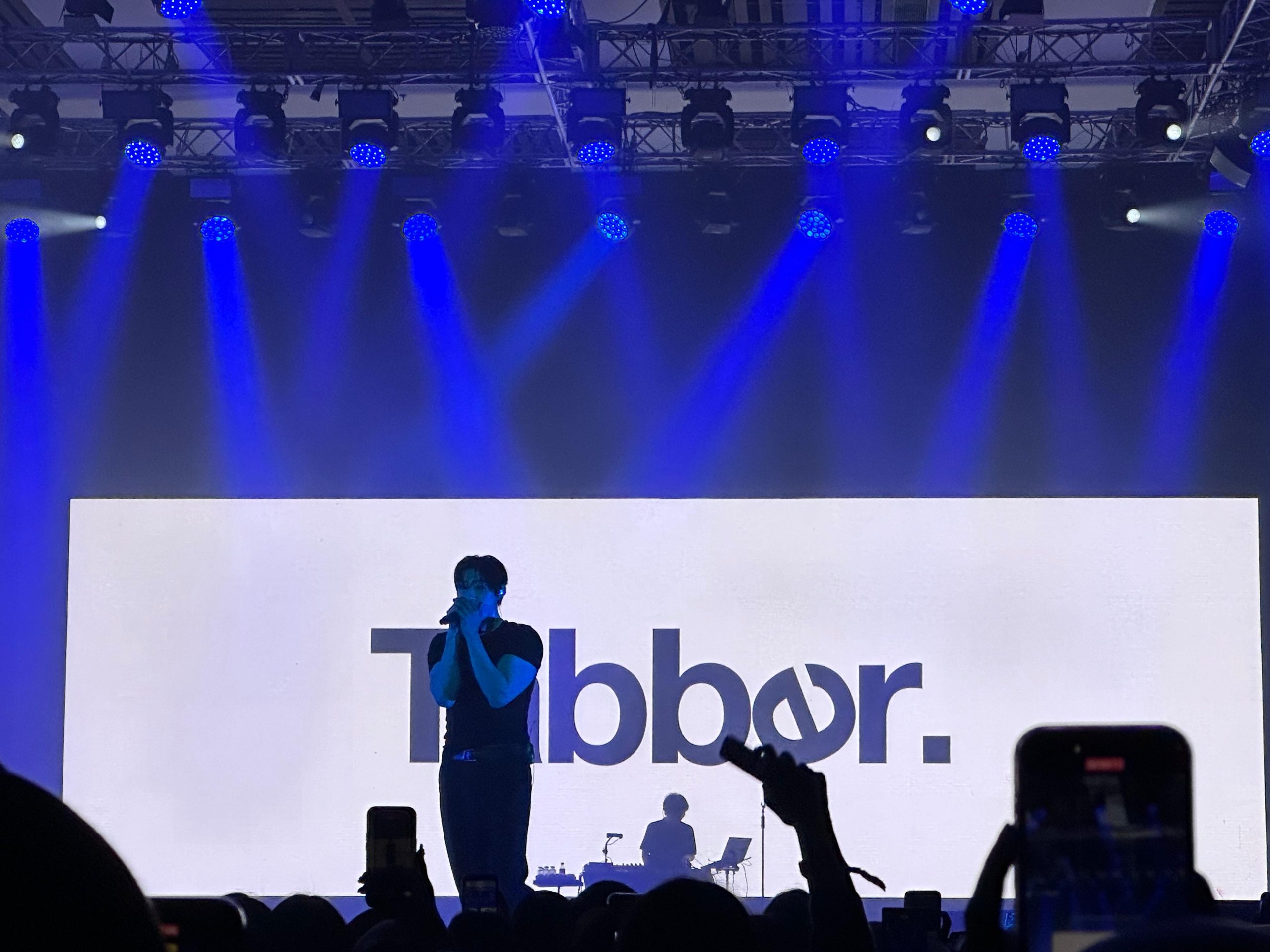 Tabber Give The Amazing Performance and Get The Surprise From His Fans