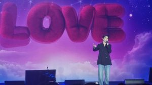 First Time in Jakarta, Sea Tawinan Joins the Trend of Pantun (Poetry) with Jellyfish, Catfish, and Making Es Campur for Fans