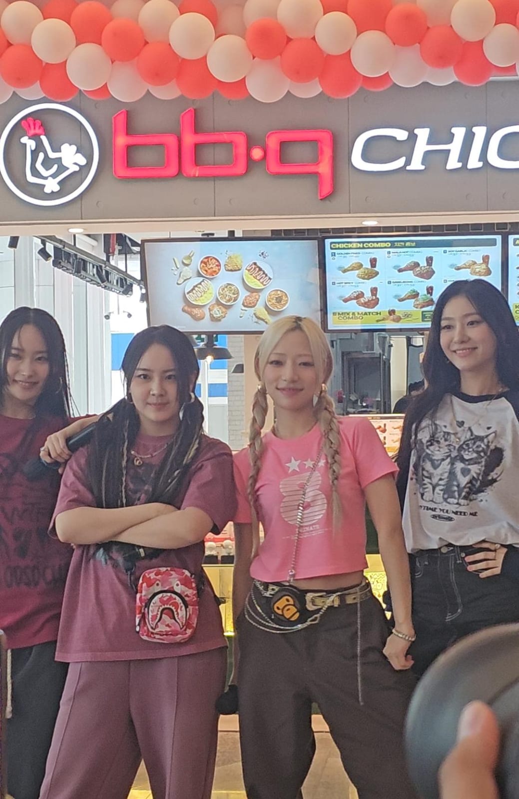 Closing Their Activities in Indonesia, KANDIS Holds Fansign and Gifts Fans