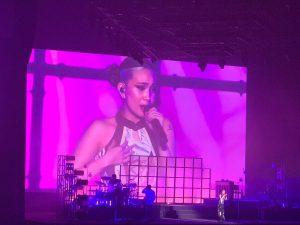 From Nostalgia to New Hits: NIKI Wows Jakarta with Buzz Tour!