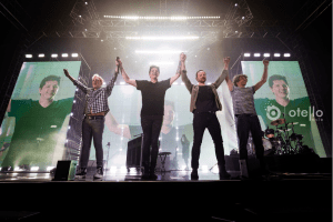 The Script Shows Full Energy & Excitement in Surabaya, From the Stage to Singing on Top of a Car After the Show