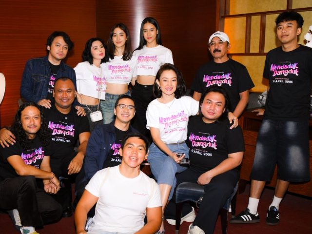 Anya Geraldine Becomes a Dangdut Diva in “Mendadak Dangdut,” a Film Full of Laughter and Struggles