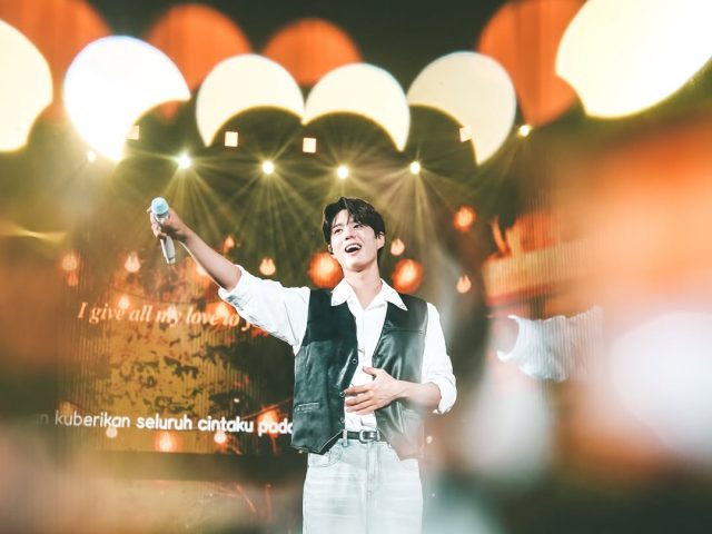 Full of Surprises! Park Bo Gum Gives Out Exclusive Gifts to Fans in Jakarta