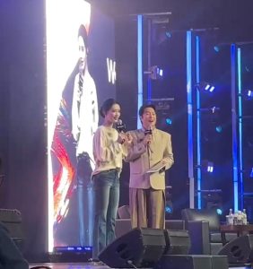 Meng Ziyi Impressed by Indonesian Fans’ Mandarin Skills, Zhou Yiran Falls for Klepon and Es Cendol