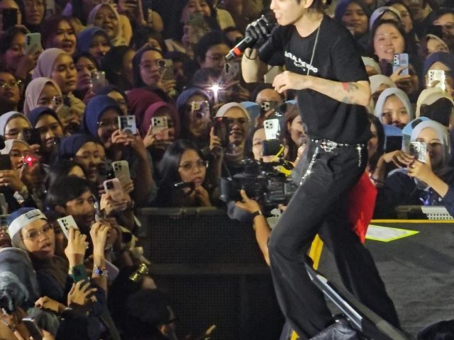 eaJ Jakarta Concert: Blusukan Moments, Water Giveaway, and an Emotional Finale