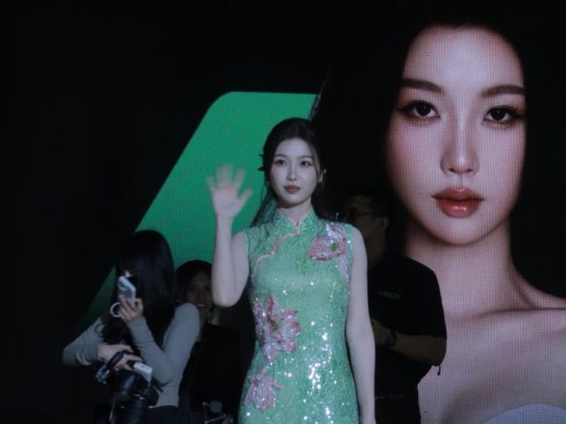 Esther Yu Arrives in Jakarta for a Meet and Greet with Fans: Showcases Games and Warm Interaction with Supporters