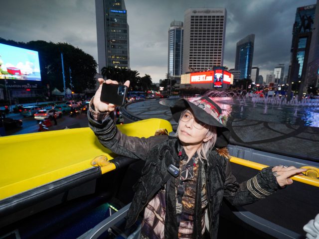 HYDE Explores “Jakarta City” Aboard the TransJakarta Tour Bus