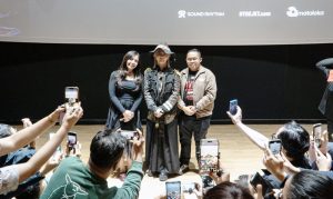 READY TO MEET HYDE? HYDE Arrives in Jakarta Wearing Batik and Greets the Media Ahead of “HYDE [INSIDE] LIVE 2025 WORLD TOUR”  HYDE: “I came to Jakarta because I love Rendang!”