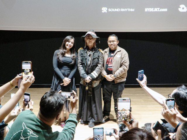 READY TO MEET HYDE? HYDE Arrives in Jakarta Wearing Batik and Greets the Media Ahead of “HYDE [INSIDE] LIVE 2025 WORLD TOUR”  HYDE: “I came to Jakarta because I love Rendang!”
