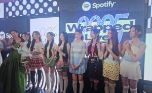 Sweet Hearts2Hearts Moment on the Black Carpet of Spotify Wrapped Live 2025, Carmen Greets Fans with Joy