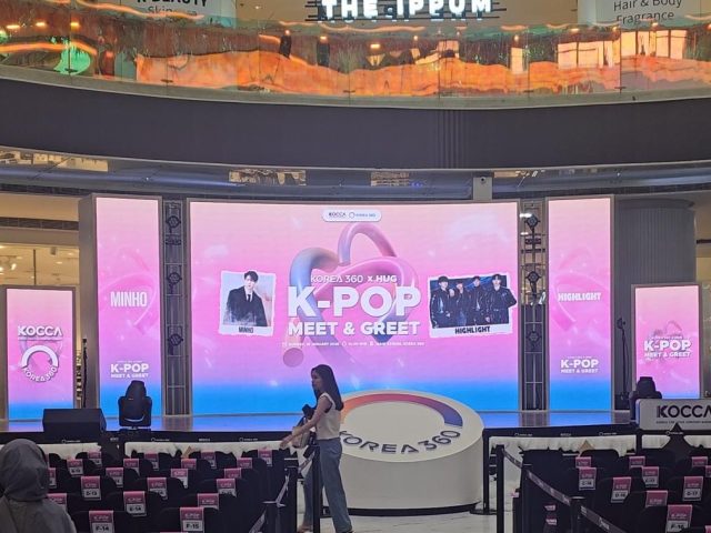 Fans’ Excitement Peaks as They Await Minho of SHINee & HIGHLIGHT at KOREA 360