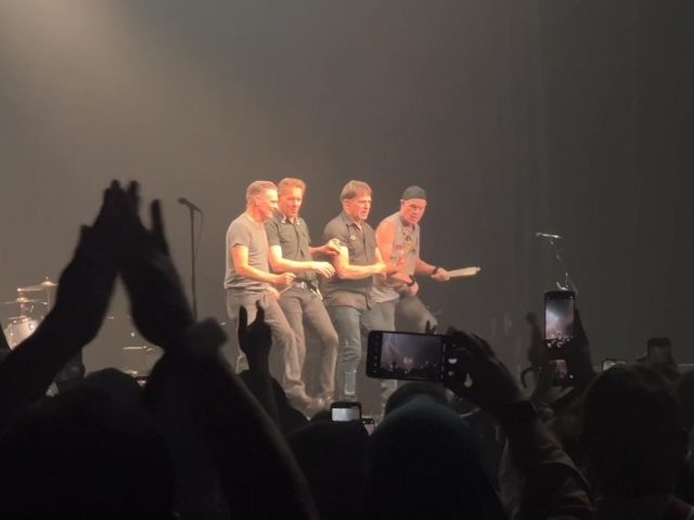 Bryan Adams Successfully Holds Energetic and Surprise-Filled Concert in Jakarta