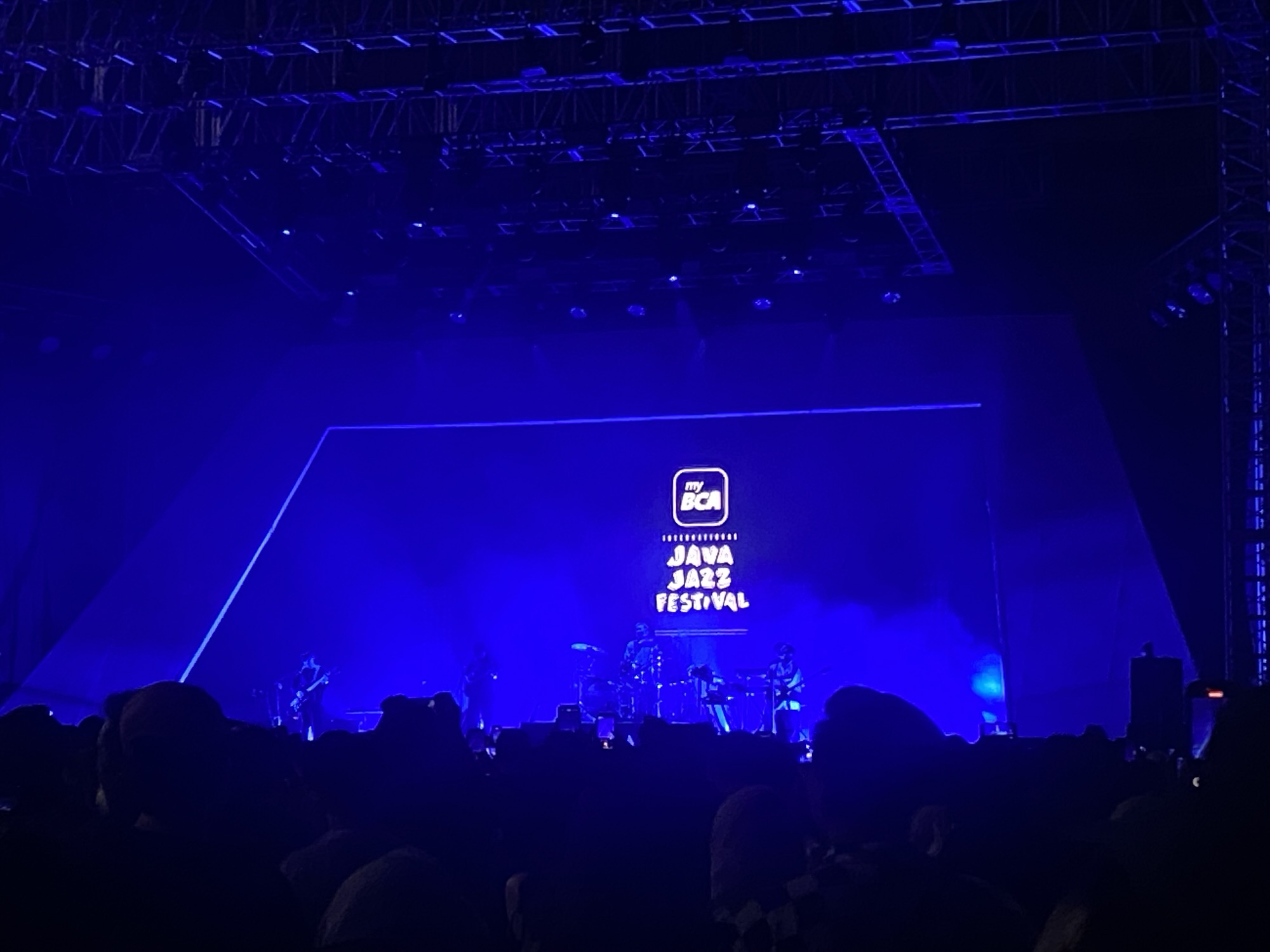 Wave to Earth & Ella Mai Pull Massive Crowds on Java Jazz 2026 Day 2