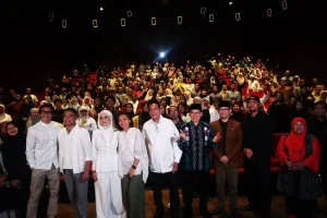 Vino G. Bastian Urges Young People to Learn from Buya Hamka Struggles, While Desy Ratnasari Embraces the Minang Language