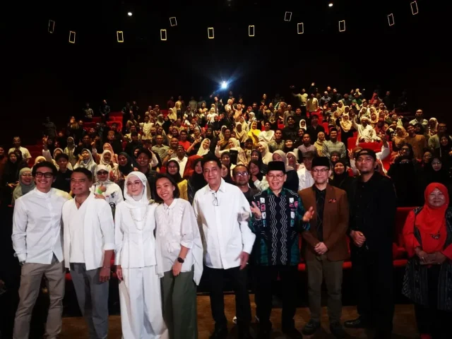 Vino G. Bastian Urges Young People to Learn from Buya Hamka Struggles, While Desy Ratnasari Embraces the Minang Language